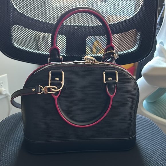 Louis Vuitton Epi Leather Alma BB with hot pink accents. Limited edition piece! - Picture 2 of 12